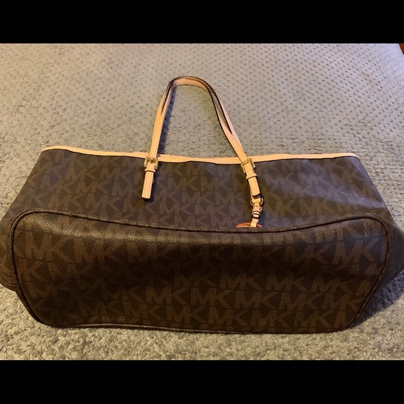 Michael Kors tote handbag- authentic - Picture 3 of 3